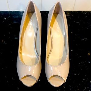Nine West Nude peep toe. Size 9